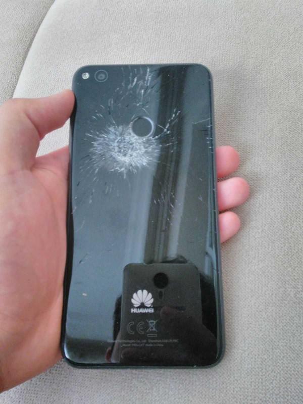 Kimlerin telefonunun ekranı kırık/çatlak?
