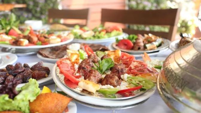 Sevgilimin ailesine akşam yemeği için neler hazırlamalıyım?