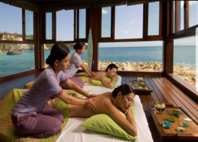 Balayı tatil paketinizin içine, masaj yaptırmak da dahil olsa, yaptırır mısınız?