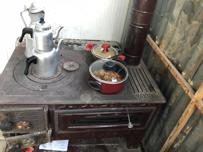 Kuzinede/ odun ateşinde pişen ev yemeği mi daha makuldür yoksa lüx restoranlarda bilmem ne marineli havalı yemekler mi?