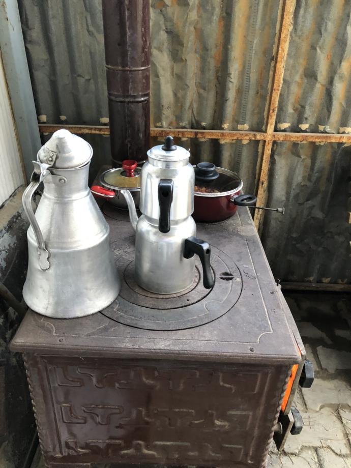 Kuzinede/ odun ateşinde pişen ev yemeği mi daha makuldür yoksa lüx restoranlarda bilmem ne marineli havalı yemekler mi?