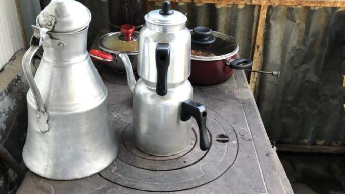 Kuzinede/ odun ateşinde pişen ev yemeği mi daha makuldür yoksa lüx restoranlarda bilmem ne marineli havalı yemekler mi?
