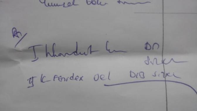 Acil! Doktor yazısı okuyabilen var mı? Burada ne yazıyor?