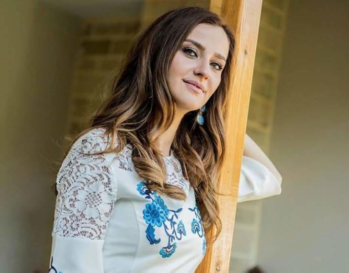 İrem helvacıoğlu? Oyuncu luğunu nasıl buluyorsunuz ben sen anlat karadeniz de tanıdım ve çok sevdim peki sizler nasıl buluyosunuz?