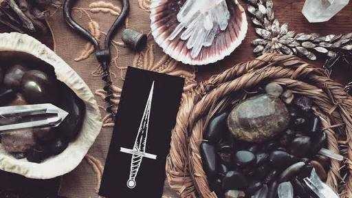 Cadı olmaya çok özeniyorum ya. Wicca gerçek midir?