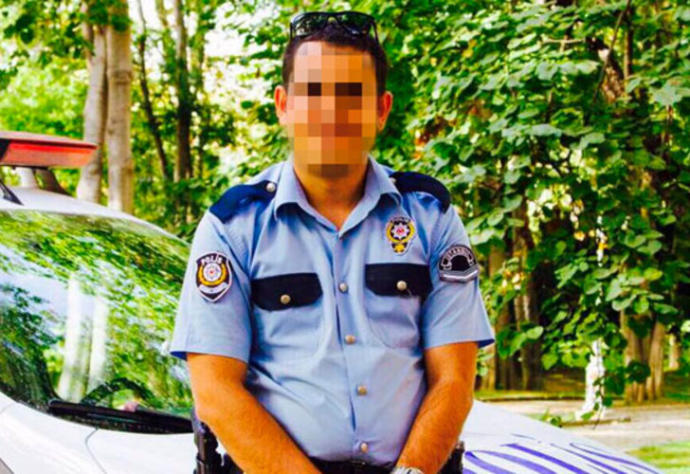 Polis arabasında 2 erkek polis, 1 kadını cinsel ilişkiye zorladı ve ilişkiye girdi ! Türk polisinin bu hali için ne söylersiniz?