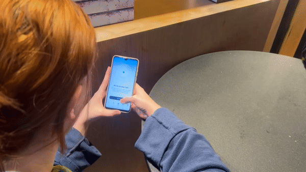 Arkadaşım Tinder'dan bulduğu kişiyle evlenecek. Sizin de sosyal medyadan tanışıp evlenen tanıdığınız var mı?