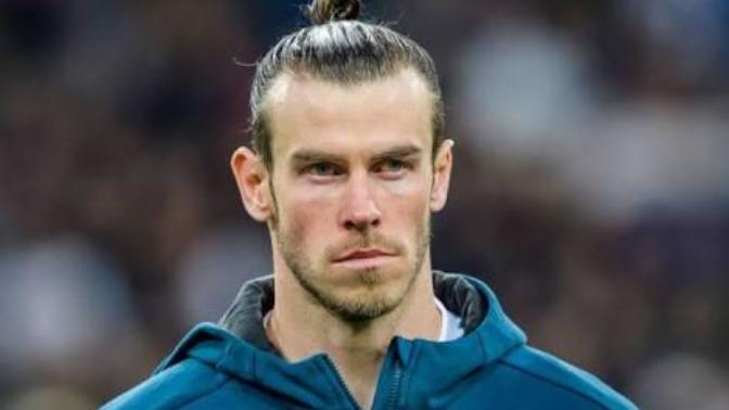 Gareth Bale kulak üstü saçlarını kestiriyor, Koray Avcı uzun bırakıyor, hangisi daha iyi sizce kulak üstü saç?