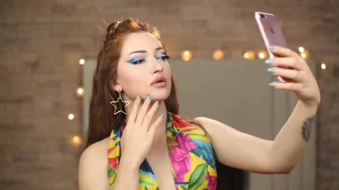 Hayatı nargile ve çapkınlıktan ibaret erkek mi yoksa her anını Instagram'da paylaşan full makyajlı kadın mı itici?