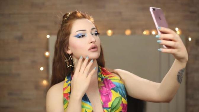 Hayatı nargile ve çapkınlıktan ibaret erkek mi yoksa her anını Instagram'da paylaşan full makyajlı kadın mı itici?