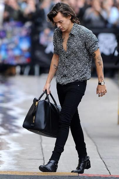Harry Styles'ın fiziği çok maskülen değil mi sizce?