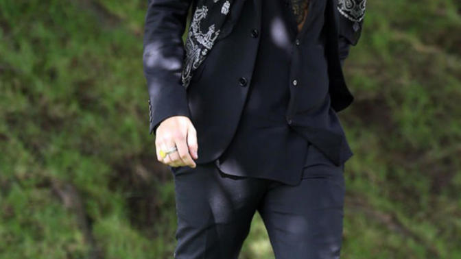 Harry Styles'ın fiziği çok maskülen değil mi sizce?