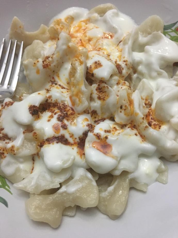 Mantı yerken üzerinde kullanacağınız sosun öncelik sırası var mıdır?