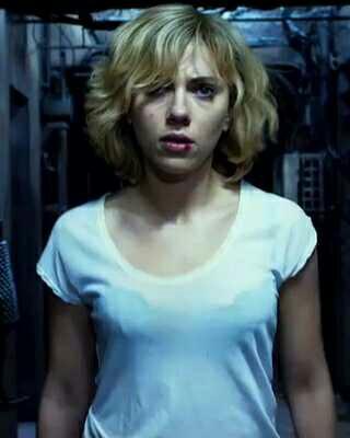 Scarlett Johansson dünyanın en seksi kadını değil mi sizce de?