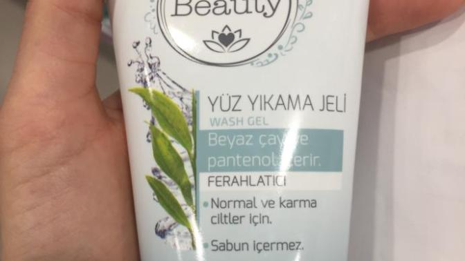 Bee beauty'nin bu jelini kullanan var mı? Etkisi nasıl güzel mi memnunmusunuz? fotoğraf aşşağıda?