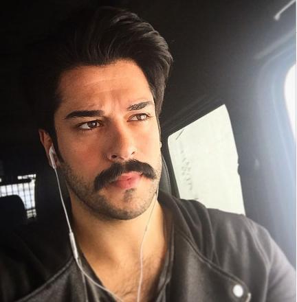 Ben Dahlhaus varken Burak Özçivit yakışıklı sayılır mı?