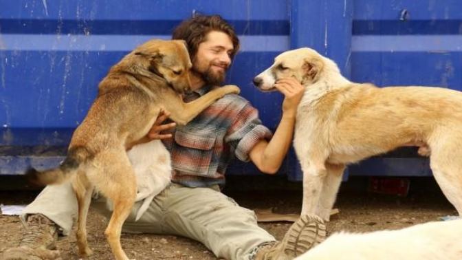 Hayvan sevgisi insanın insanlardan kaçışı mıdır?