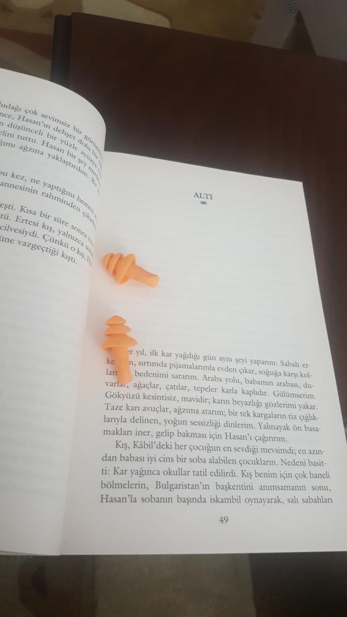 Kitap okur , iken kulak tıkaci kullaniyormusunuz?