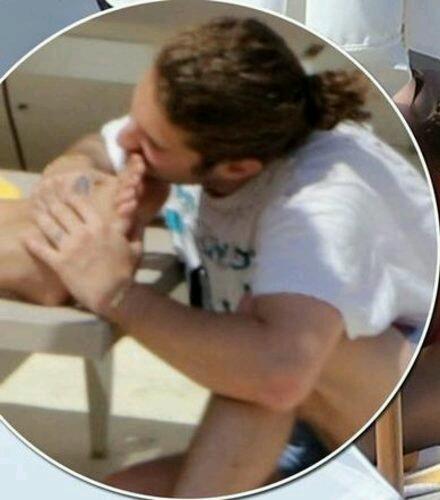 Sevgilisi, Rita Ora'nın ayak baş parmağını emdi! İlişkinin kaçıncı seviyesi bu?