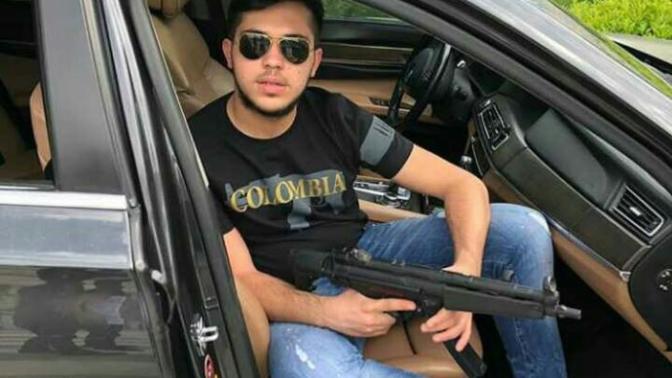 Silahla resim paylaşan kişiler havalı mı sizce?