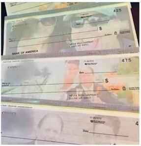 Boşandığı karısına nafakasını her ay çekle ödeyen adam, yeni karısıyla olan fotoğrafları çeklere bastırmış. Siz yapar mısınız?