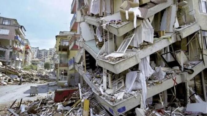 Deprem sırasında nereye saklanmalıyım? Depremde binanın ilk neresi çöker ortası mı, yanı mı?