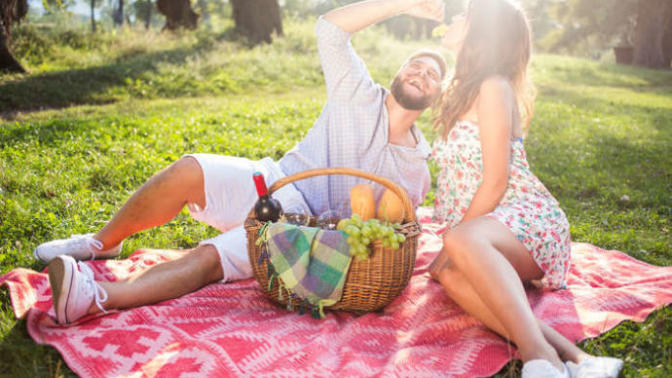 Sıcak yaz günlerinde sevgiliyle yapılacak romantik aktiviteler nelerdir?