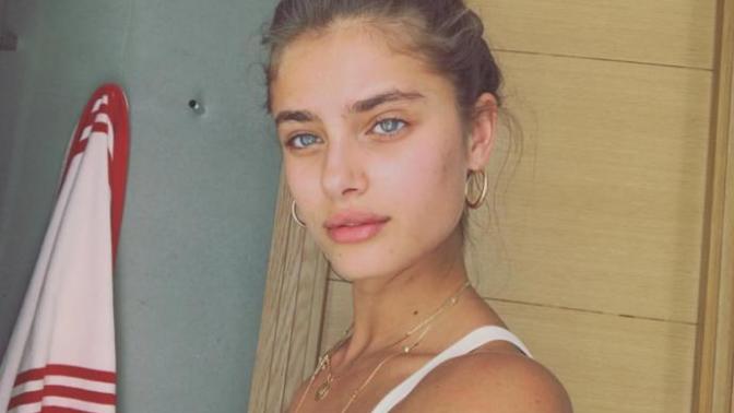 Sizce Taylor Hill güzel mi?