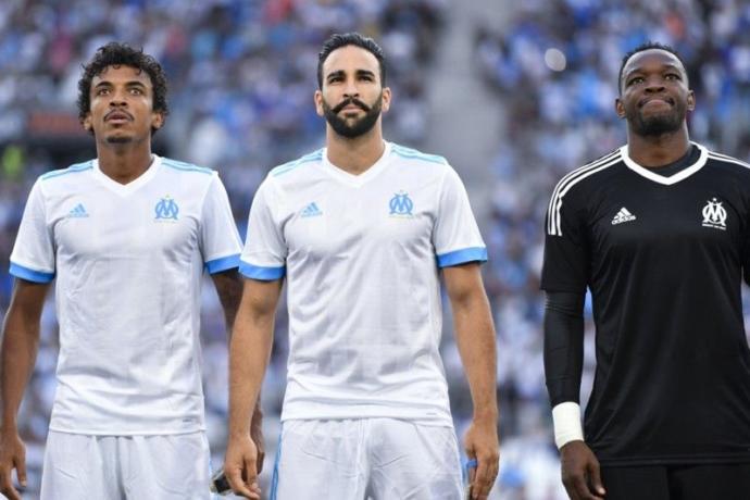 Faslı futbolcu Adil Rami, annesi yaşındaki Pamela Anderson'ı hangi özelliğiyle cezbedip tavlamıştır?