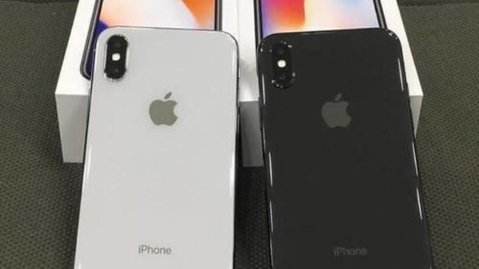 Iphone x alıcam ama hangi renk almakta kararsızım sizce siyahmı gümüşmü?