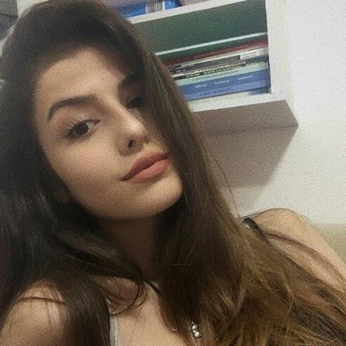 Esma Uslan sizce güzel mi?