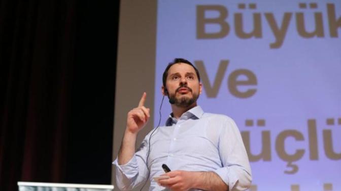Berat Albayrak'ın çapkın ve maço olduğu yönündeki iddia yaygın biçimde dillendiriliyor. Sizce doğru mudur? Beden dili ne diyor?