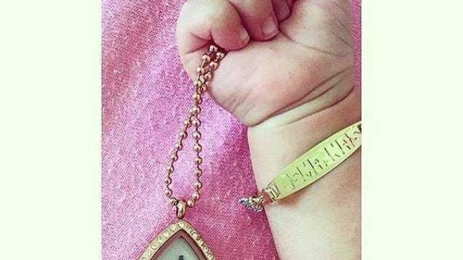 Kızlar sizde anne olunca anne sütü bileklik /kolye ya da bebek saçıyla bileklik yapar mısınız👼?