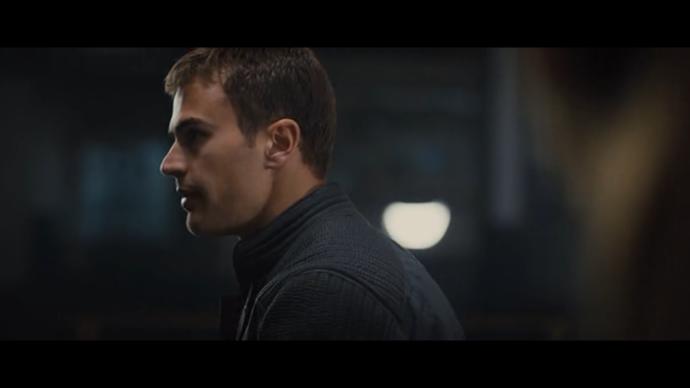 Kızlar, Ian Somerhalder Mi Theo James Mi? Hangisi Daha Yakışıklı?