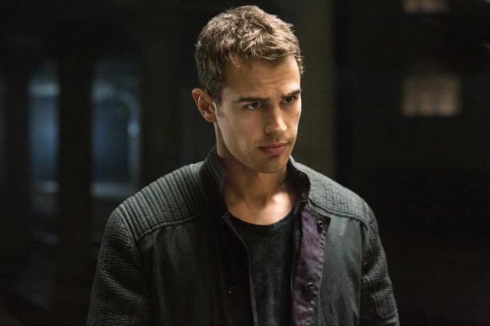 Kızlar, Ian Somerhalder Mi Theo James Mi? Hangisi Daha Yakışıklı?