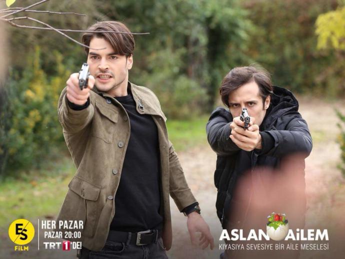 Şaka gibi ama bu adamı feminen bulanlar var. Bence temiz yüzlü olduğu halde, kışkırtıcı düzeyde maskülen. Sizce hangisi doğru?