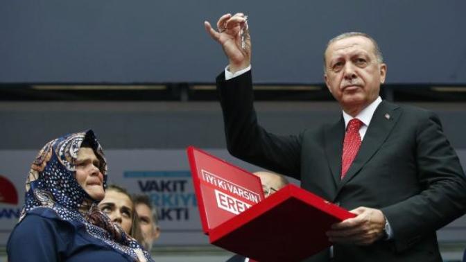 Eren Bülbül’ün annesine herkes içinde (mitingte) verilen evi kabul etmemesi doğru bir karar mıdır?