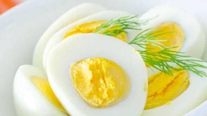 Haşlanmış yumurta yiyemiyorum. Ama yumurtasız da güne başlamak istemiyorum. Omlet de tok tutar mı , protein olarak aynı mi dir?