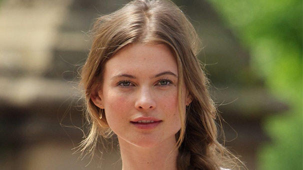 Behati Prinsloo güzel mi? Böyle biriyle sevgili olmak ister miydiniz?