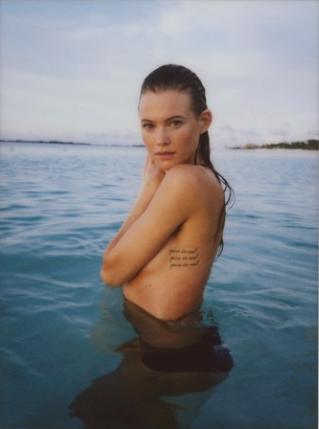 Behati Prinsloo güzel mi? Böyle biriyle sevgili olmak ister miydiniz?