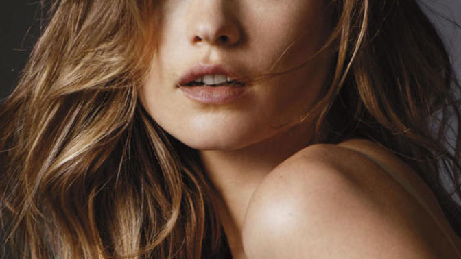 Behati Prinsloo güzel mi? Böyle biriyle sevgili olmak ister miydiniz?