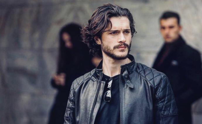 Barış Arduç ve Kerem Bursin "Dünyanın en yakışıklı 100 erkeği" listesine girmiş. Siz ne düşünüyorsunuz?