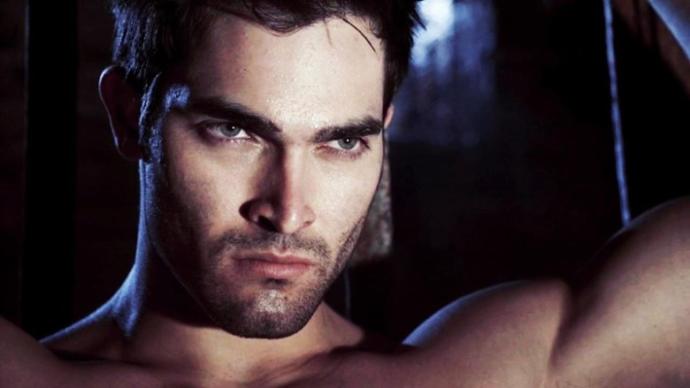 Kızlar, Damon Salvatore Mi Derek Hale Mi Hangisi Daha Yakışıklı?