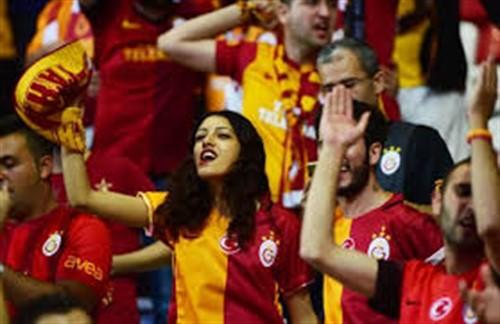 Sevgilisini Gratis'e sokabilen kadın mı yoksa stada sokabilen erkek mi daha güçlüdür?