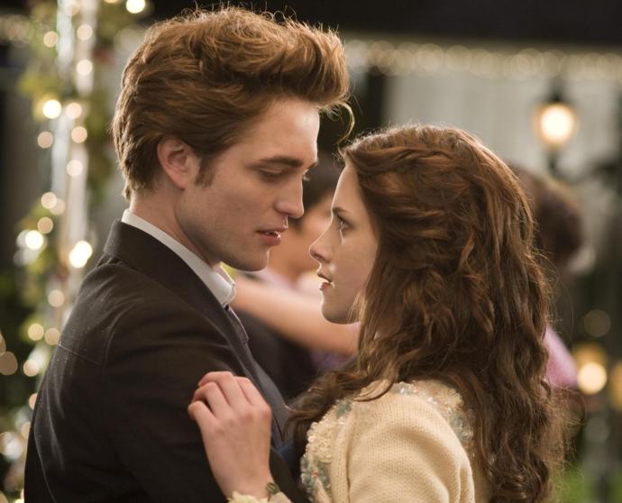 Kızlar, Damon Salvatore Mi Edward Cullen Mı? Dünyanın En Yakışıklı 2 Vampiri Hangisi Daha Yakışıklı?