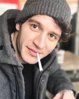 Sizce hangisi daha yakışıklı?