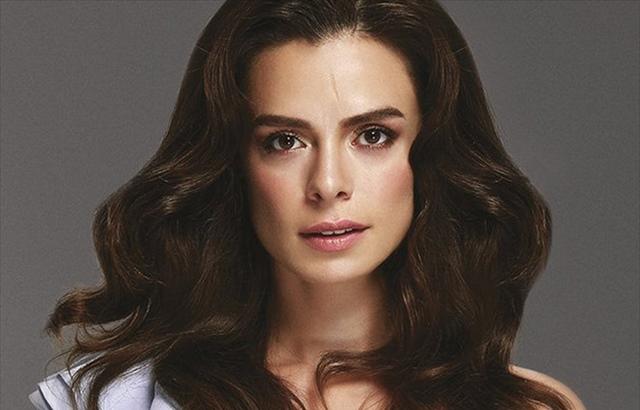 Özge Özpirinçci gibi güzel bir kız varken Engin düzyatan neden bu gulyabani tipli kadınla evlendi anlam veren var mı?