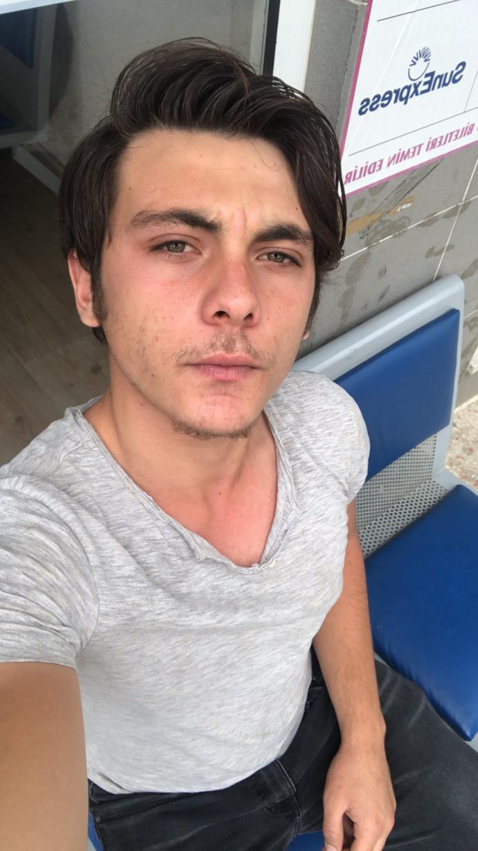 Kızlar, Kızlar sizce ben yakışıklımıyım giderim varmı?