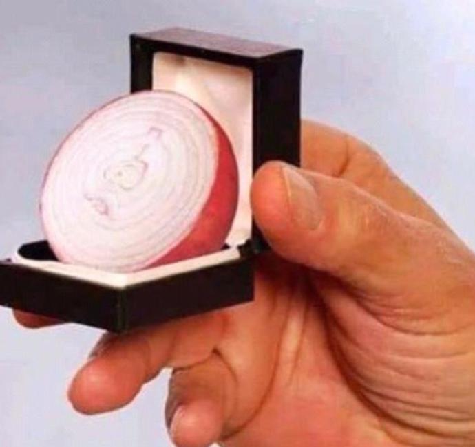 Sevgiliniz size papates ve soğandan yapılmış bir kolye alsa mutlu olur musunuz?
