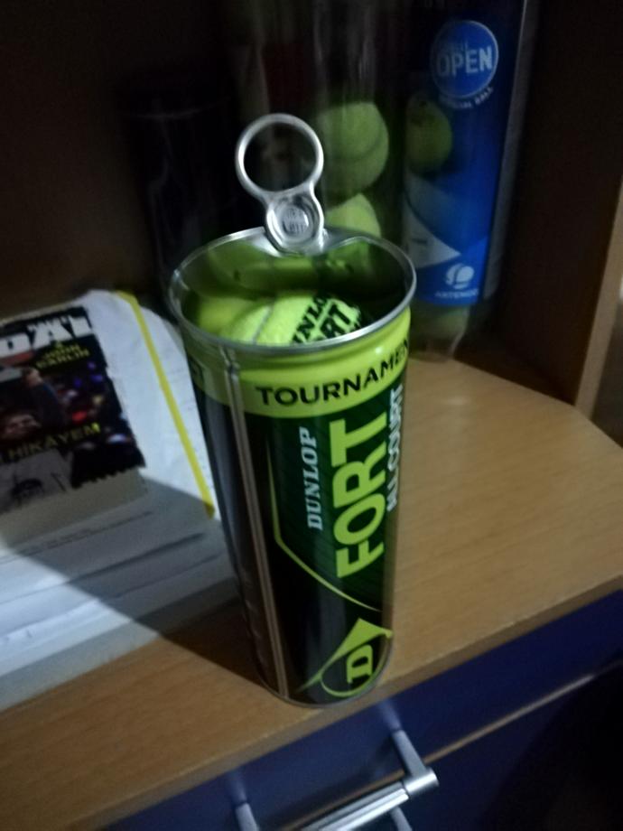 Yeni açılmış tenis topu kutusunun kokusunu biliyor musunuz?